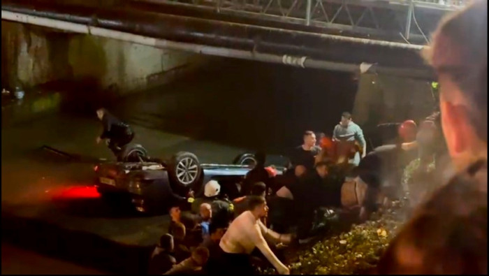 Kontrolden çıkan otomobil dereye uçtu 3 yaralı