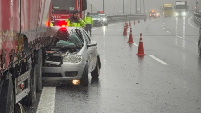 Otomobil tıra arkadan çarptı: Kazada 1 kişi öldü, 4 kişi yaralandı!