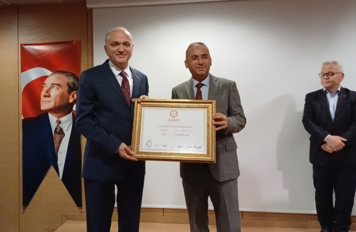 Dr. Faruk Özlü Mazbatasını Aldı