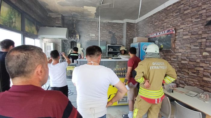 Parlayan alevleri komşular söndürdü
