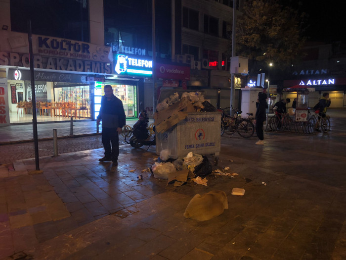 "Pisletin caddeleri sokakları nasılsa temizleyen var!