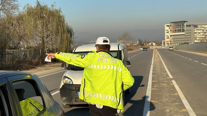 Polis ve jandarma ekipleri kural tanımayan sürücülere geçit vermiyor.