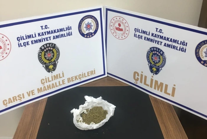 Düzce'de Polisin şüphelendiği araçtan uyuşturucu çıktı