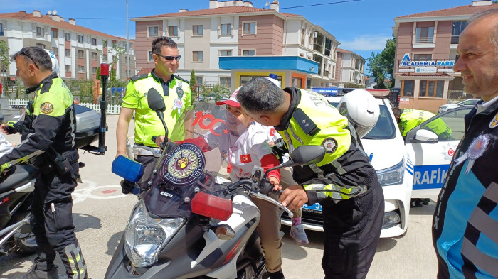 Polislerden özel öğrencilere sürpriz