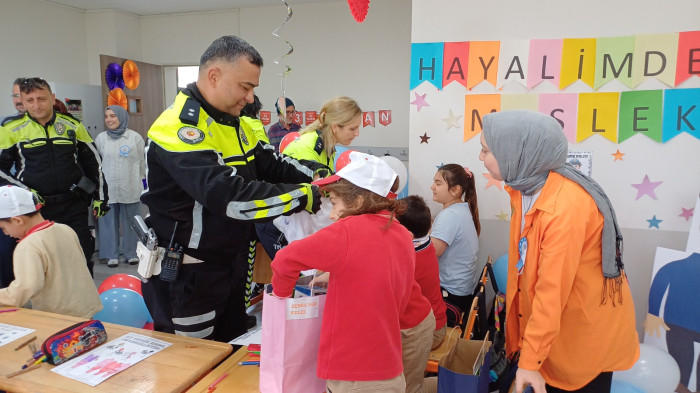 Polislerden özel öğrencilere sürpriz