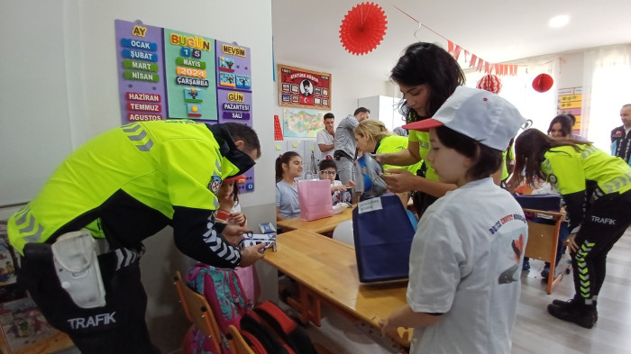 Polislerden özel öğrencilere sürpriz