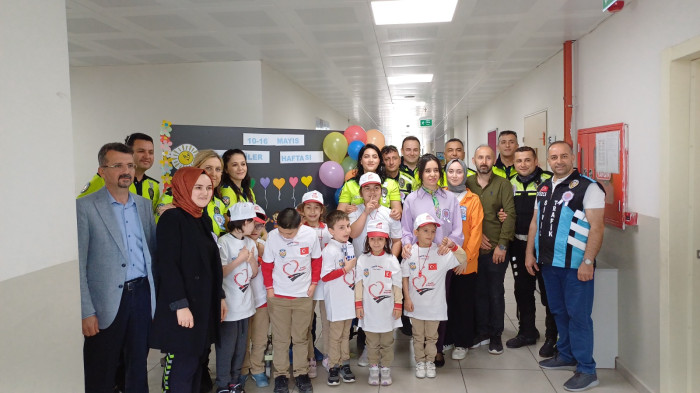 Polislerden özel öğrencilere sürpriz