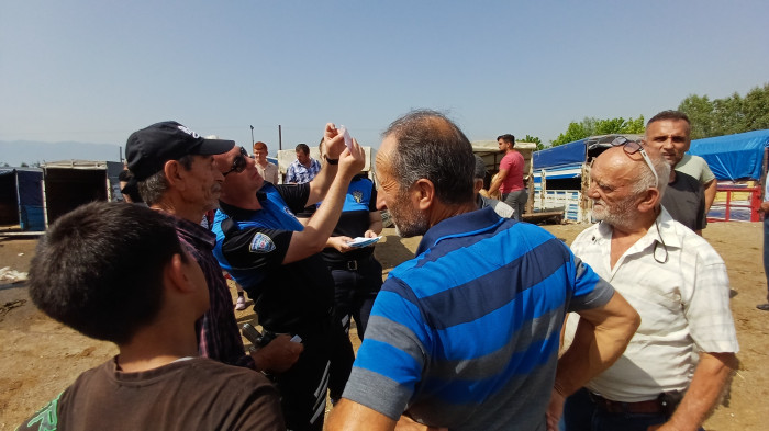 Polisten hayvan satıcılarına sahte para uyarısı