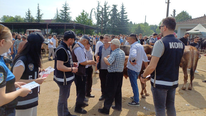 Polisten hayvan satıcılarına sahte para uyarısı