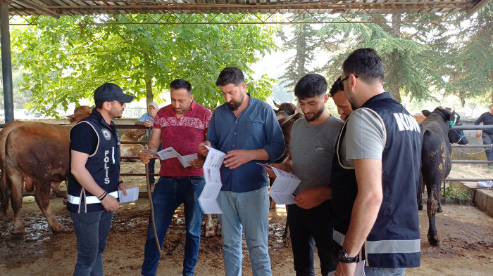 Polisten hayvan satıcılarına sahte para uyarısı