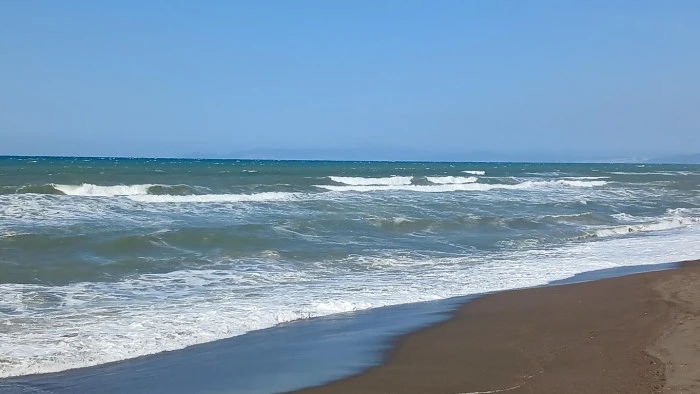 Karadeniz'de poyraz alarmı: 4 metrelik dalgalar oluştu