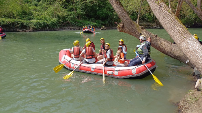 Rafting meraklıları botlarla Melen çayını doldurdu