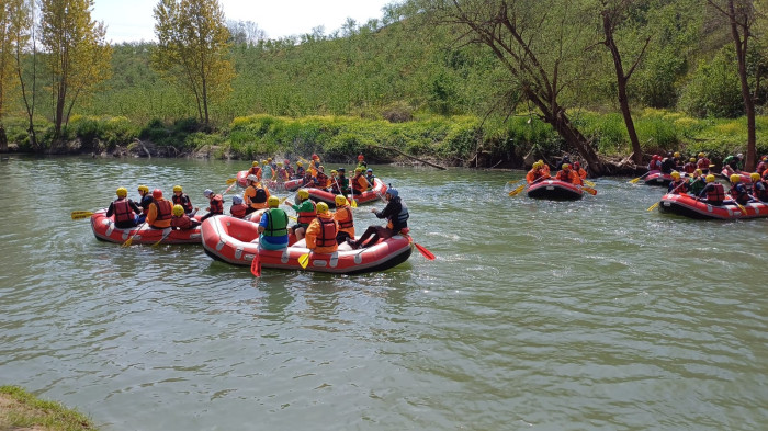 Rafting meraklıları botlarla Melen çayını doldurdu