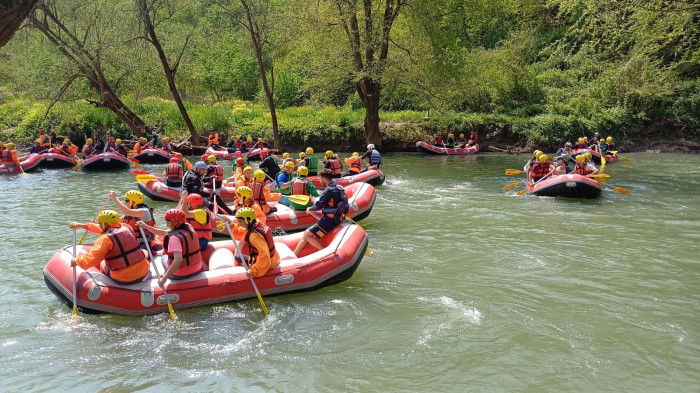 Rafting meraklıları botlarla Melen çayını doldurdu