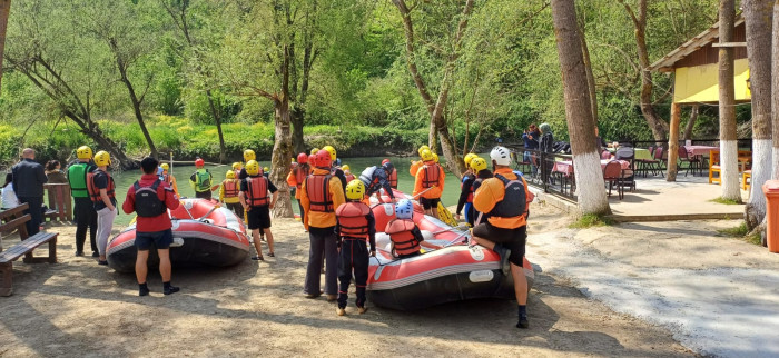 Rafting meraklıları botlarla Melen çayını doldurdu