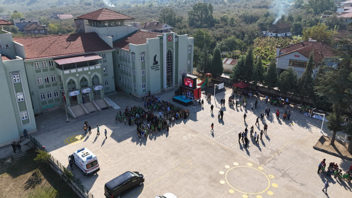 Recep İvedik'in Nurullah abisi mek&acirc;nsın tiyatro!