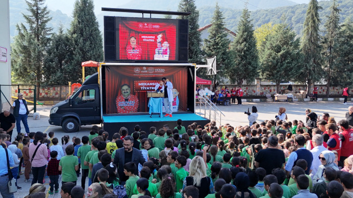 Recep İvedik'in Nurullah abisi mek&acirc;nsın tiyatro!