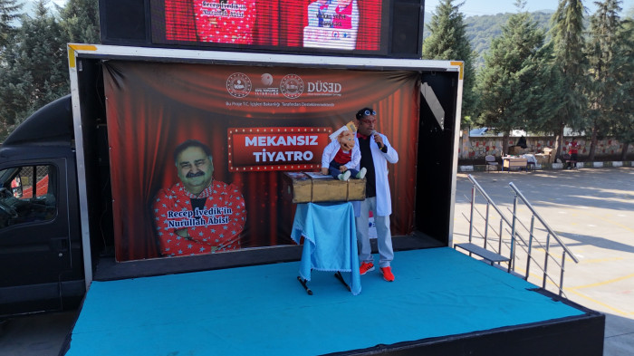 Recep İvedik'in Nurullah abisi mek&acirc;nsın tiyatro!