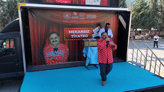 Recep İvedik'in Nurullah abisi mek&acirc;nsın tiyatro!