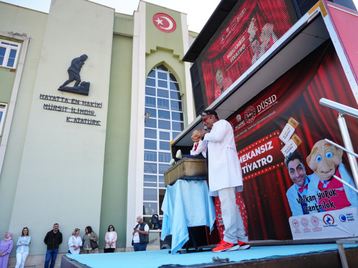 Recep İvedik'in Nurullah abisi mek&acirc;nsın tiyatro!