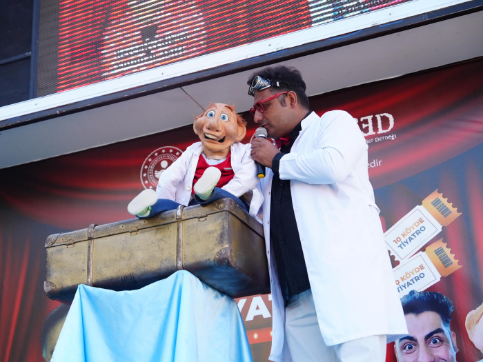 Recep İvedik'in Nurullah abisi mek&acirc;nsın tiyatro!