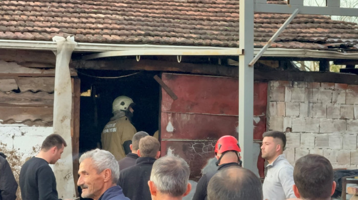 Samanlıkta yangın çıktı! 3 büyükbaş hayvan kurtarıldı!