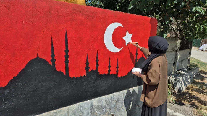 K&ouml;y &ccedil;eşmelerini tuval yaptı