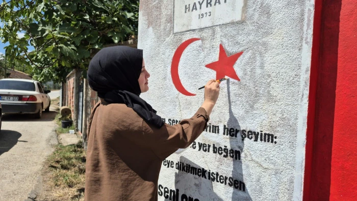 K&ouml;y &ccedil;eşmelerini tuval yaptı