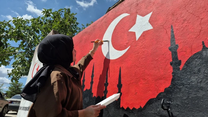 K&ouml;y &ccedil;eşmelerini tuval yaptı