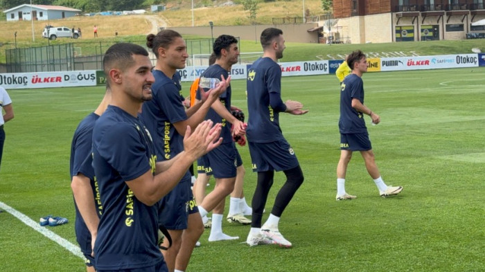 Topuk Yaylası Tesisleri'nde Fenerbahçe, taraftara açık antrenman yaptı