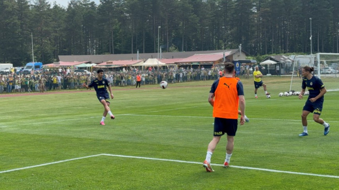 Topuk Yaylası Tesisleri'nde Fenerbahçe, taraftara açık antrenman yaptı