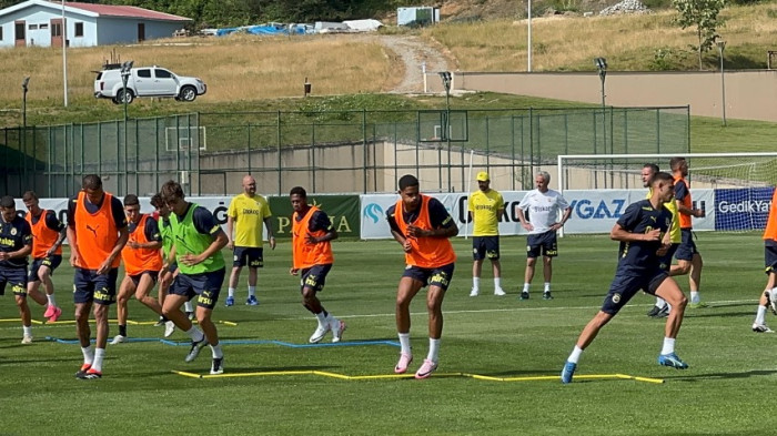 Topuk Yaylası Tesisleri'nde Fenerbahçe, taraftara açık antrenman yaptı