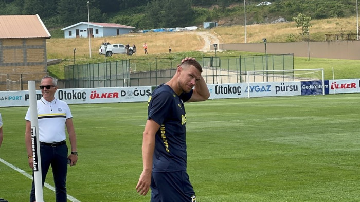 Topuk Yaylası Tesisleri'nde Fenerbahçe, taraftara açık antrenman yaptı