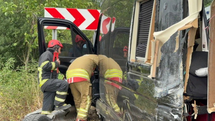  Şarkıcı Çağan Şengül Ankara Konserine Giderken Kaza Yaptı