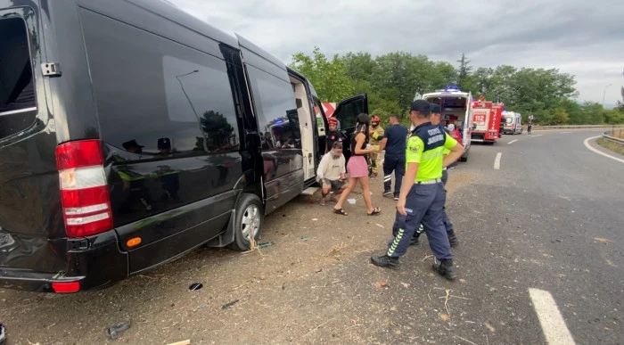  Şarkıcı Çağan Şengül Ankara Konserine Giderken Kaza Yaptı