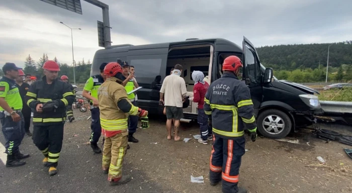 Şarkıcı Çağan Şengül Ankara Konserine Giderken Kaza Yaptı