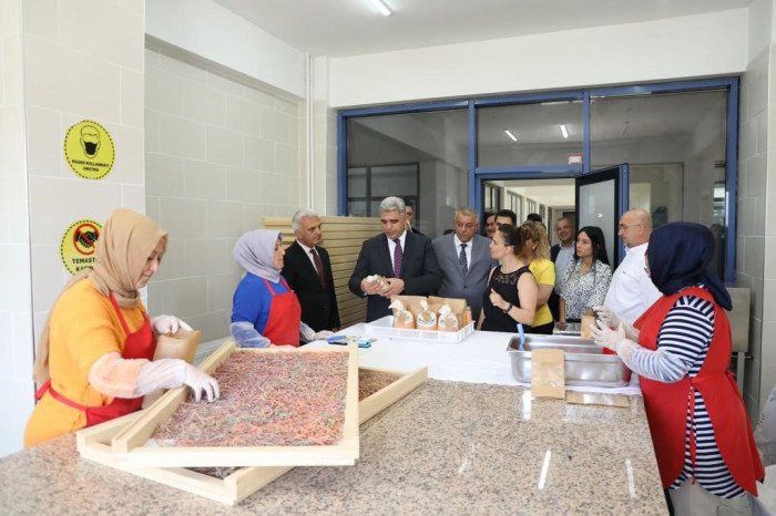 Selçuk Aslan: Kadın Emeği Merkezini gezdi