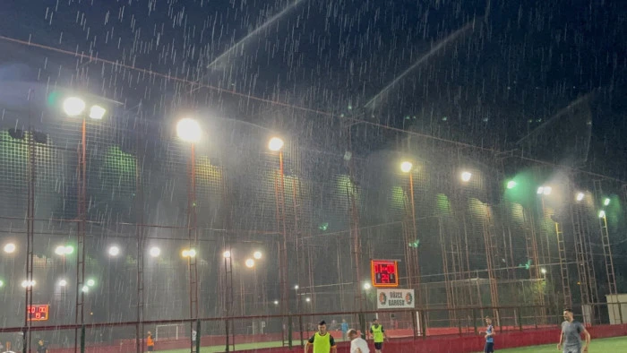 Halı Saha Yenilik: Su Püskürtme Sistemi