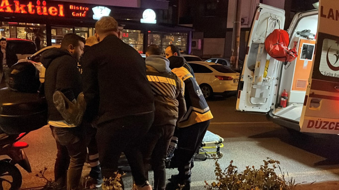 Sokak köpeğine çarpmamaya çalışırken motosikleti ile savrulan kurye yaralandı!