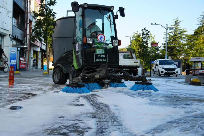 Düzce sokakları deterjanla yıkandı