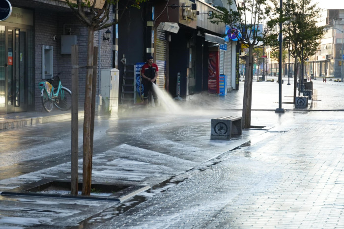 Düzce sokakları deterjanla yıkandı