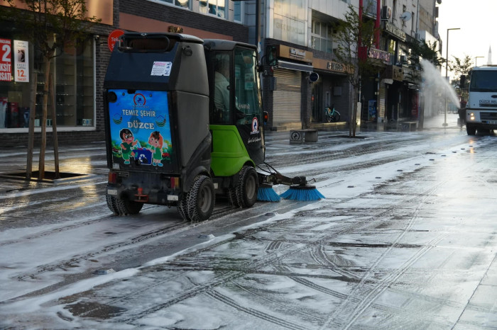Düzce sokakları deterjanla yıkandı
