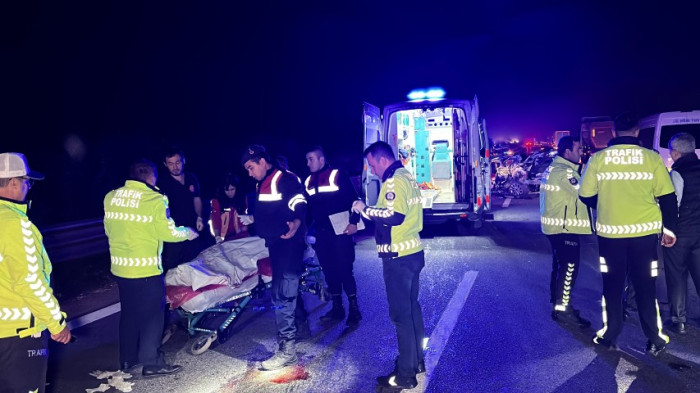 CHP’li meclis üyesinin bulunduğu otomobil kaza yaptı