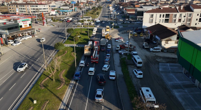 Düzce'de Sürücüler, fermuar sistemi ile yaşama yol verdi