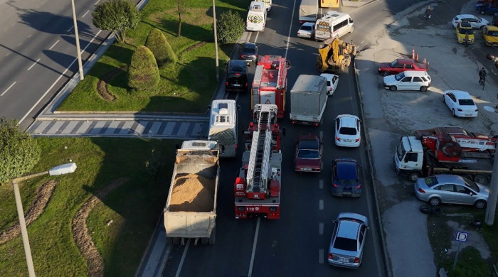Düzce'de Sürücüler, fermuar sistemi ile yaşama yol verdi