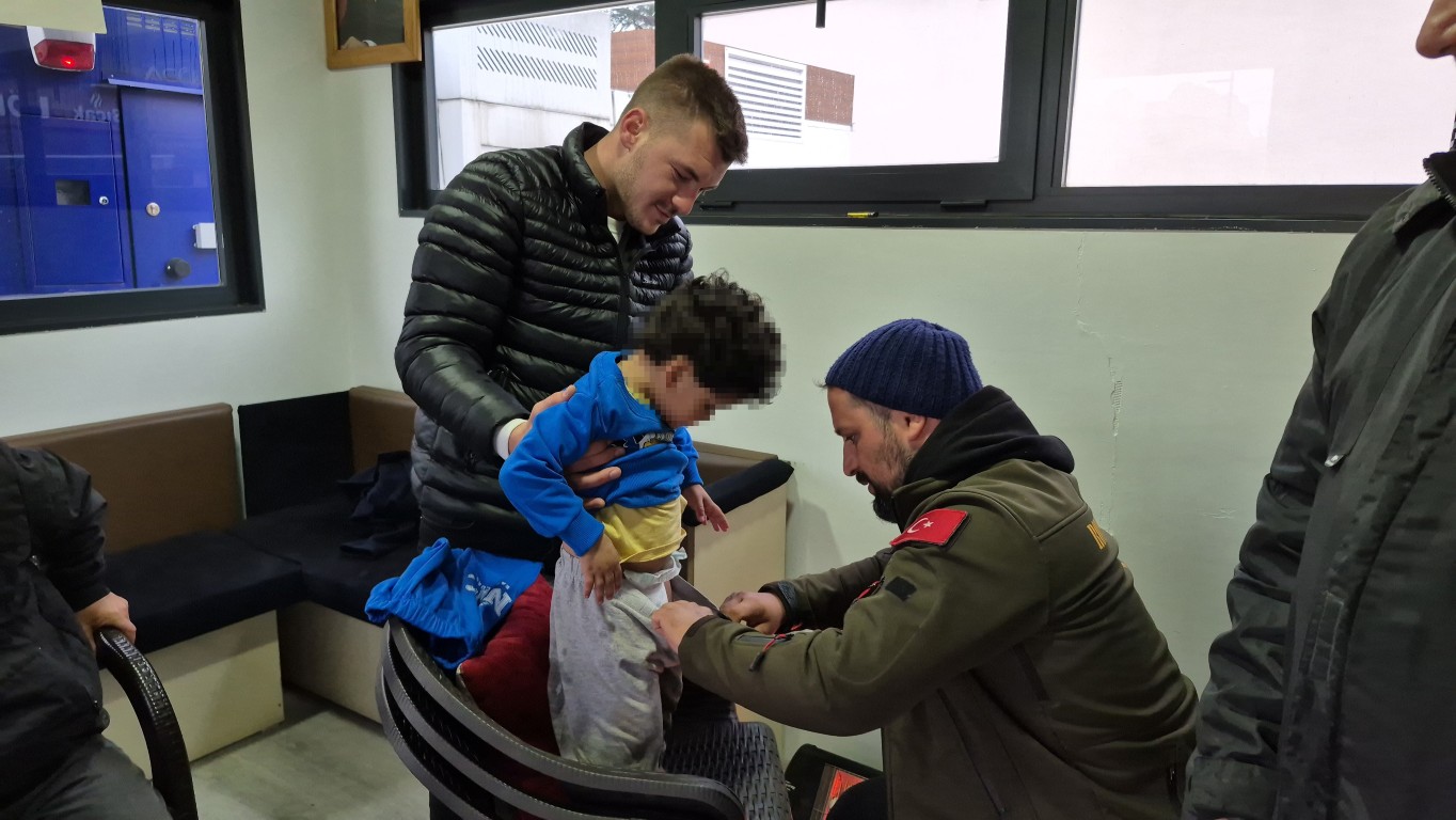 Kayıp çocuğu durağa getiren taksiciler, çocuk için adeta seferber oldular!