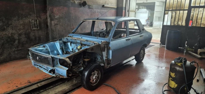 41 yıl &ouml;nce iş kurmak i&ccedil;in sattığı ve i&ccedil;inde ukde kalan ilk otomobili