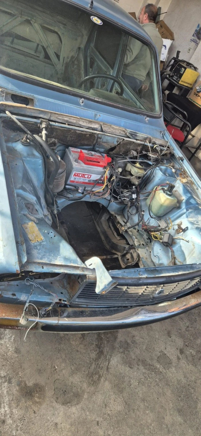 41 yıl &ouml;nce iş kurmak i&ccedil;in sattığı ve i&ccedil;inde ukde kalan ilk otomobili