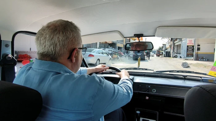 41 yıl &ouml;nce iş kurmak i&ccedil;in sattığı ve i&ccedil;inde ukde kalan ilk otomobili