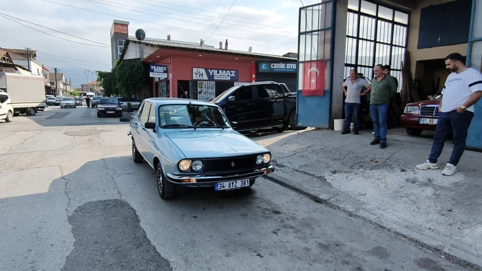 41 yıl &ouml;nce iş kurmak i&ccedil;in sattığı ve i&ccedil;inde ukde kalan ilk otomobili